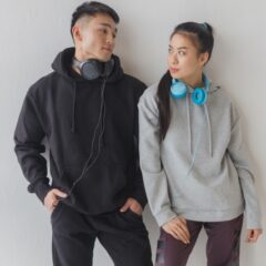 カップルでシミラールックをする時のコツは？魅力も合わせて解説