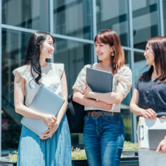 大学生は服にいくらかける？平均予算やコストを抑えるコツまとめ