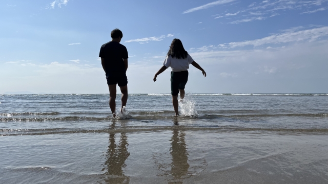 大学生カップルがデートしている様子